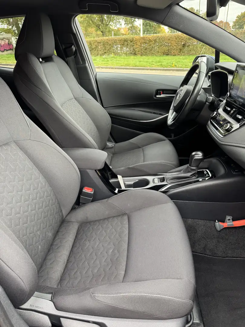 Toyota Corolla thumbnail 4