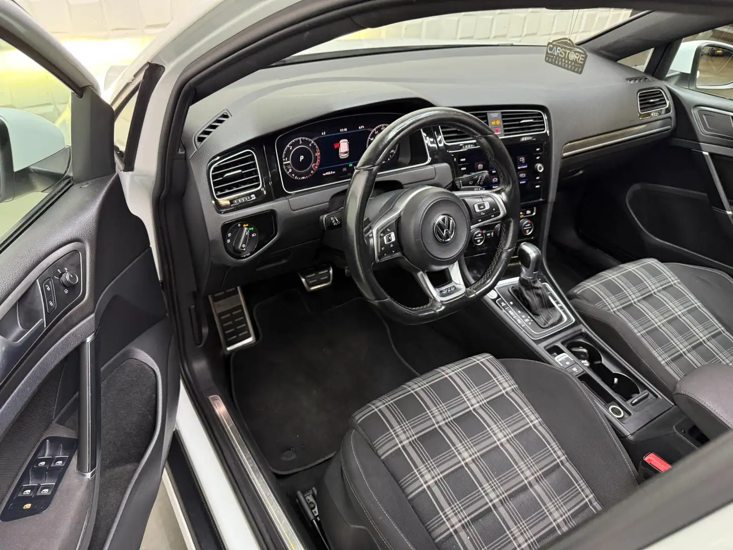 Volkswagen Golf thumbnail 4