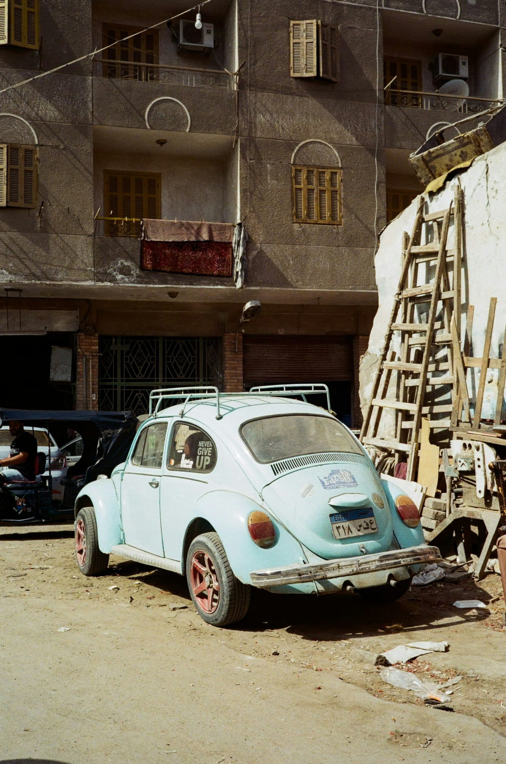 Vintage auto werkplaats uit 1995